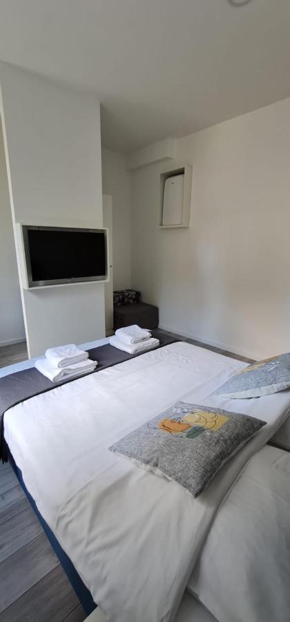 Mika Apartment And Studios Zagabria Esterno foto