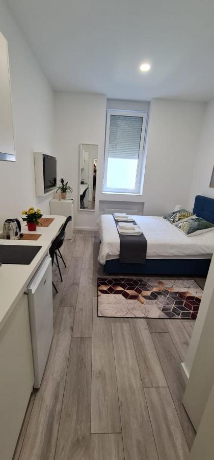 Mika Apartment And Studios Zagabria Esterno foto